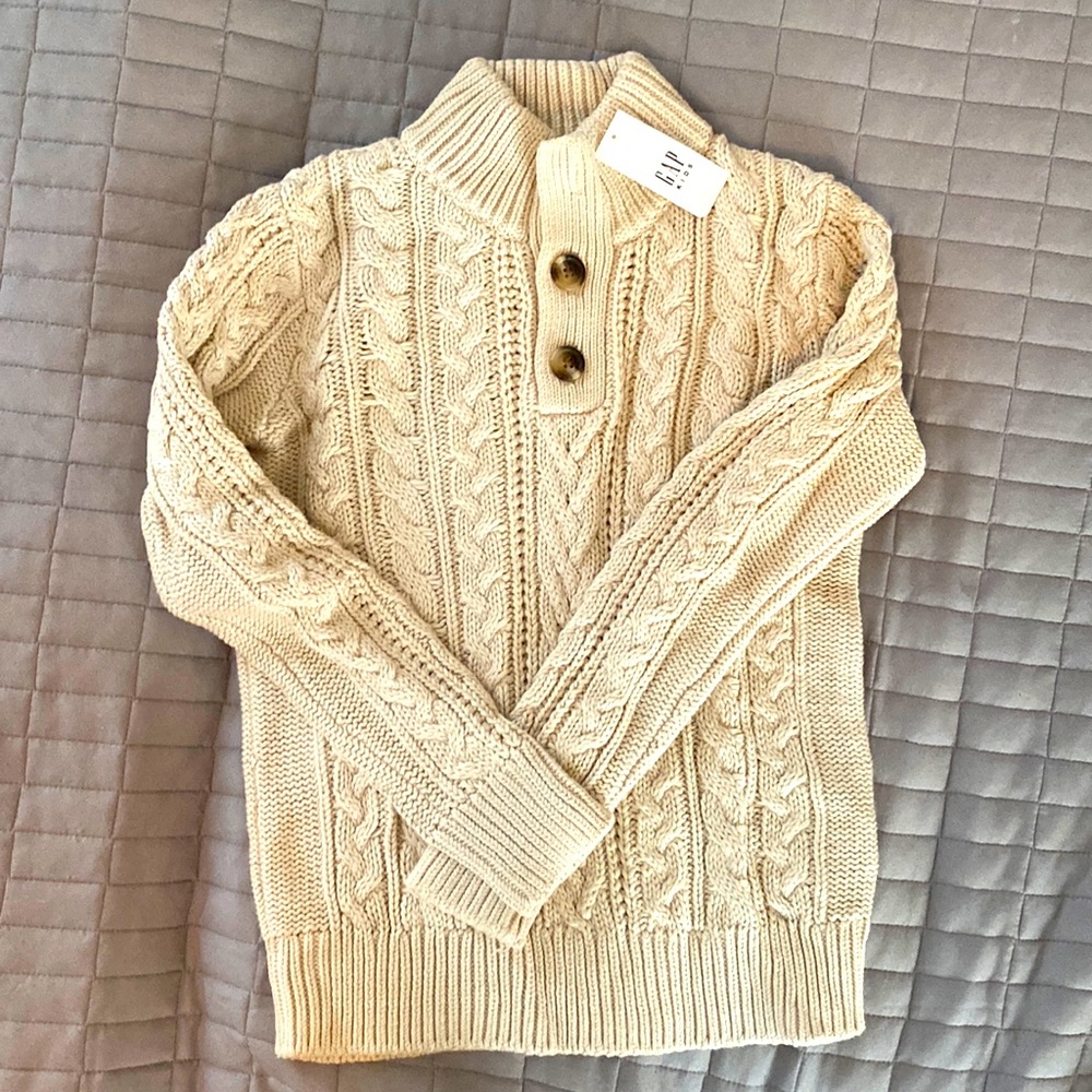 New with tags, gap bridge boys sweater -size small